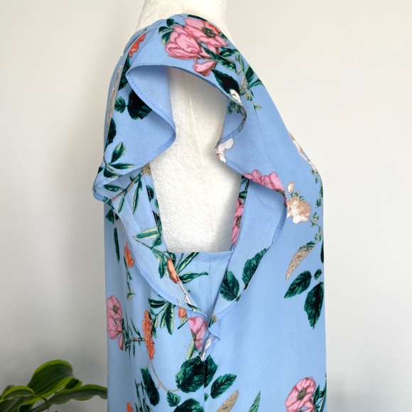 *SOLD* Blue Floral Short Sleeve Blouse - Size M - Picture 6 of 11